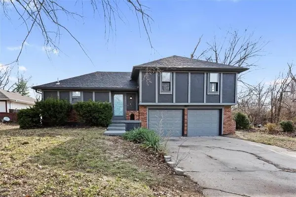 8401 STERLING AVE, Raytown, MO 64138