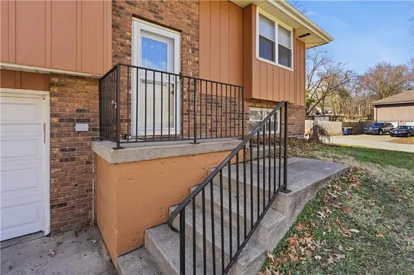 6494 Delta AVE, Kansas City, MO 64151