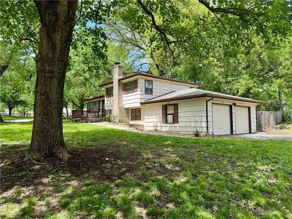 7311 Stearns ST, Shawnee, KS 66203