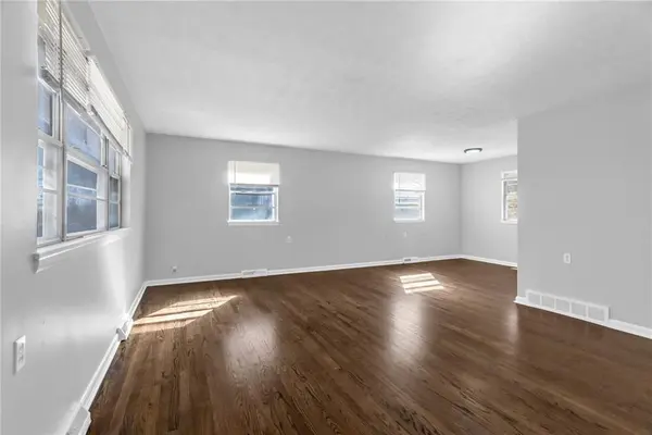 5700 NW Hutson RD, Kansas City, MO 64151