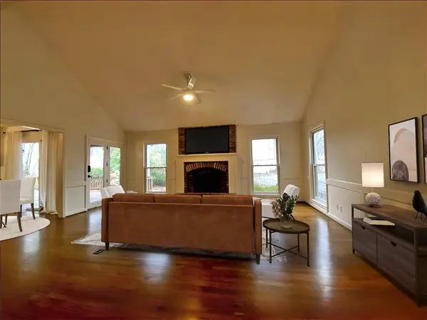 10631 W 109th ST, Overland Park, KS 66210