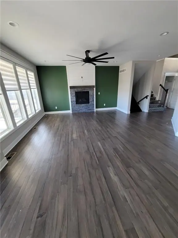 408 NE Greenview DR, Blue Springs, MO 64029