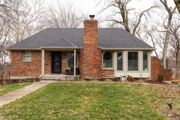 1826 NW WOODLAND RD, Riverside, MO 64150