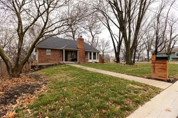 1826 NW WOODLAND RD, Riverside, MO 64150