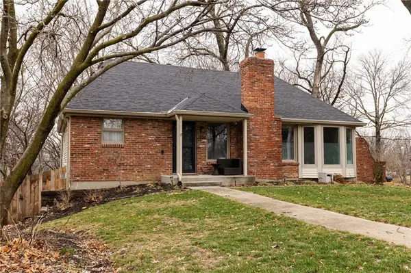 1826 NW WOODLAND RD, Riverside, MO 64150
