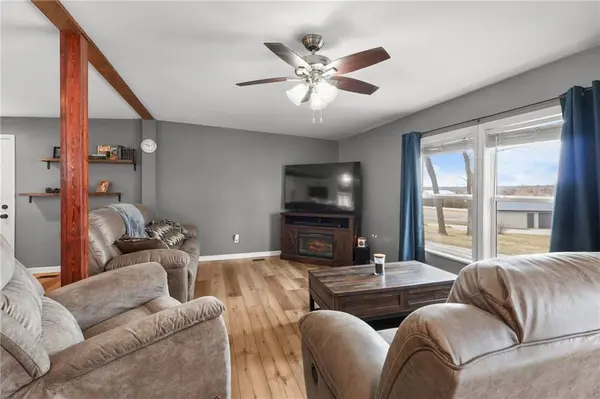 38466 Plum Creek RD, Osawatomie, KS 66064