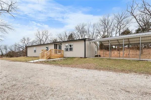 38466 Plum Creek RD, Osawatomie, KS 66064