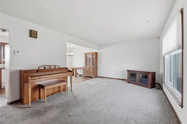 115 Manor PL, Gardner, KS 66030