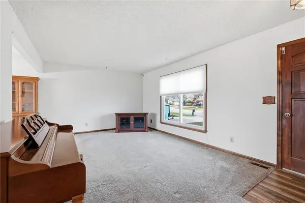 115 Manor PL, Gardner, KS 66030