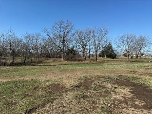 000 Somerset RD, Paola, KS 66071