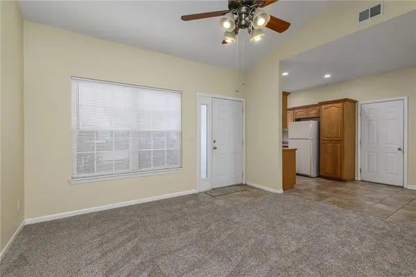 1860 Fall Creek DR, Tonganoxie, KS 66086