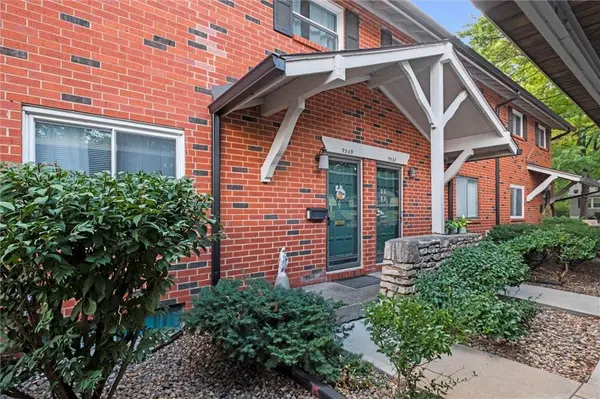 9569 Outlook DR, Overland Park, KS 66207