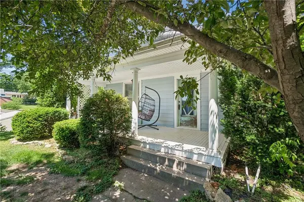 424 Walnut ST, Weston, MO 64098