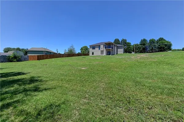 18699 E Bundschu RD, Independence, MO 64056