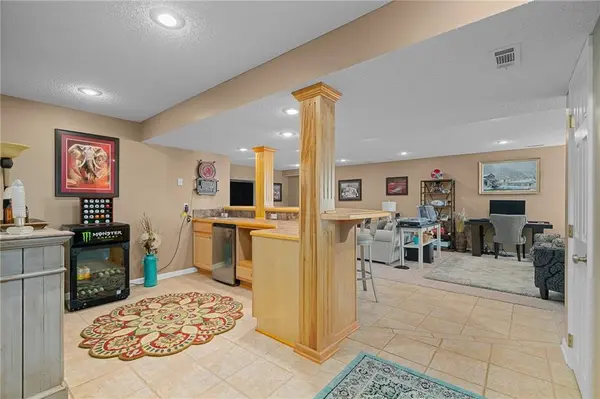 14011 Rosehill LN, Overland Park, KS 66221