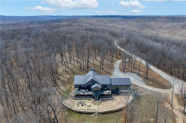 31550 Walsh PL, Edwards, MO 65326