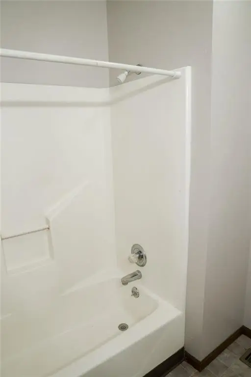 102 Steuben CT, Erie, KS 66733