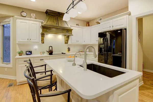 6819 Woodstock CT, Shawnee, KS 66218