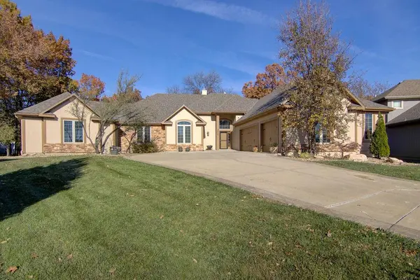 6819 Woodstock CT,  Shawnee,  KS 66218