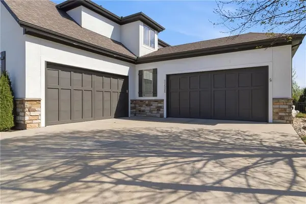 11505 W 158 ST, Overland Park, KS 66221