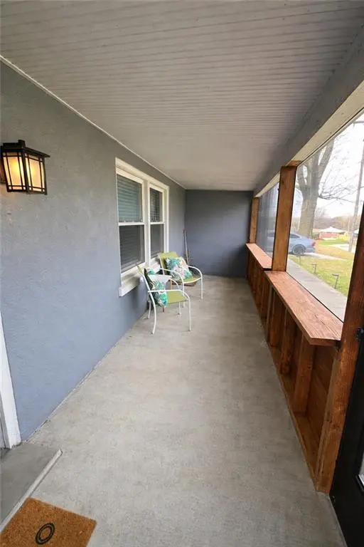 1 NW 64th ST, Kansas City, MO 64118