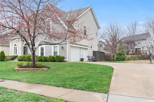 1450 E Orleans DR, Olathe, KS 66062