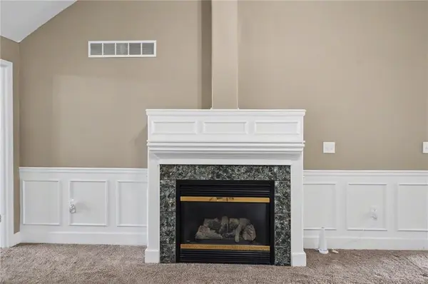826 E 14th TER, Eudora, KS 66025