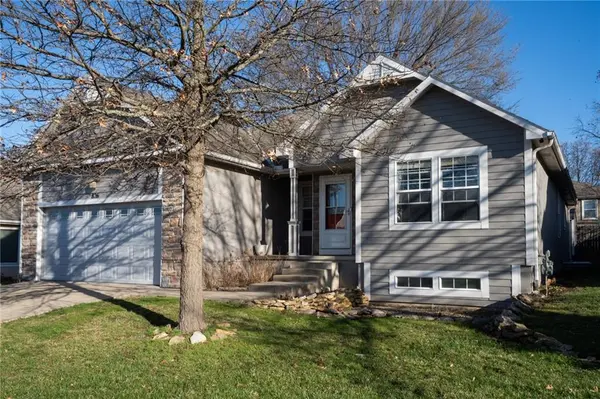 826 E 14th TER,  Eudora,  KS 66025