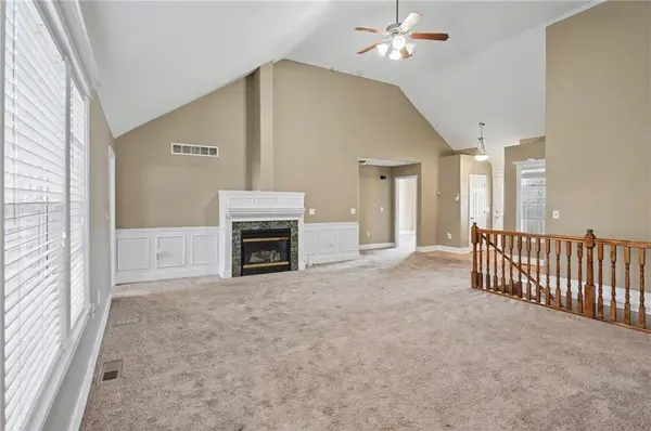 826 E 14th TER, Eudora, KS 66025