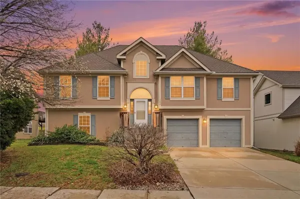 402 Shannon AVE, Smithville, MO 64089