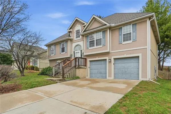 402 Shannon AVE, Smithville, MO 64089