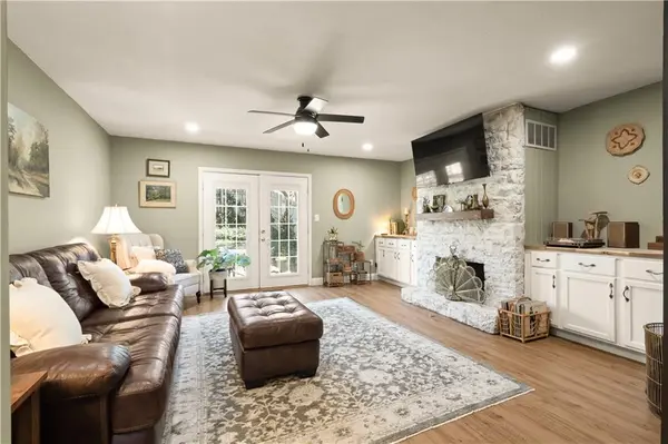 5557 Santa Fe DR, Overland Park, KS 66202