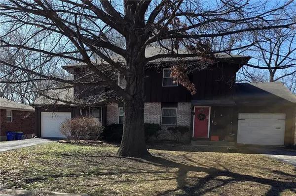 7728 Kessler LN, Overland Park, KS 66204