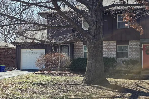 7728 Kessler LN, Overland Park, KS 66204