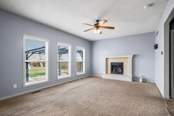 11504 E 207th CIR, Peculiar, MO 64078