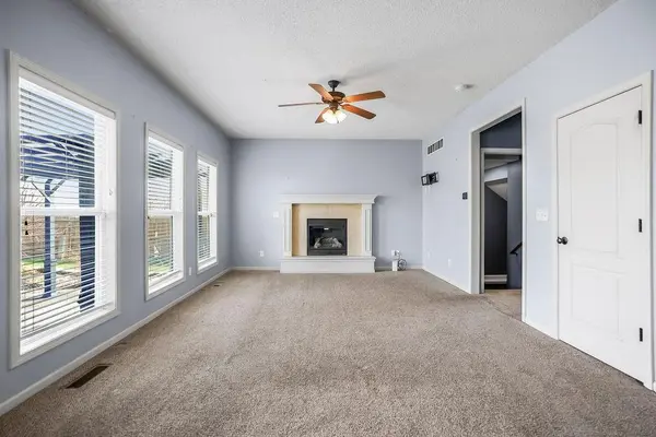 11504 E 207th CIR, Peculiar, MO 64078