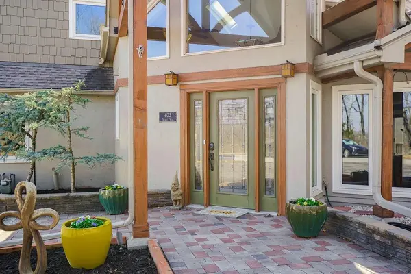 403 Navajo LN, Lake Quivira, KS 66217
