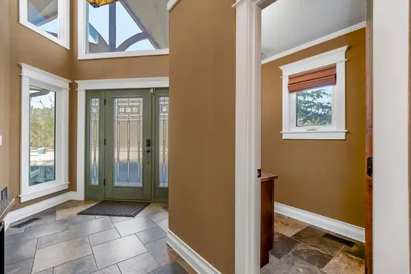 403 Navajo LN, Lake Quivira, KS 66217
