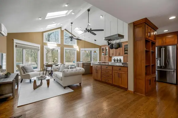 403 Navajo LN, Lake Quivira, KS 66217
