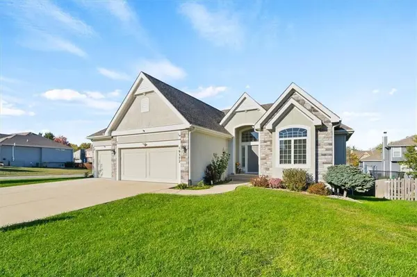 19372 W 210TH ST, Spring Hill, KS 66083