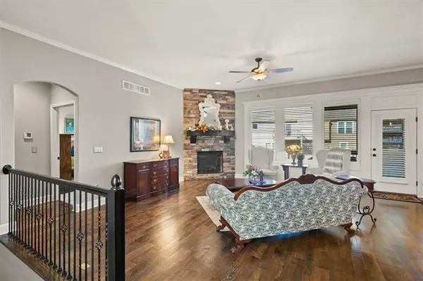 19372 W 210TH ST, Spring Hill, KS 66083