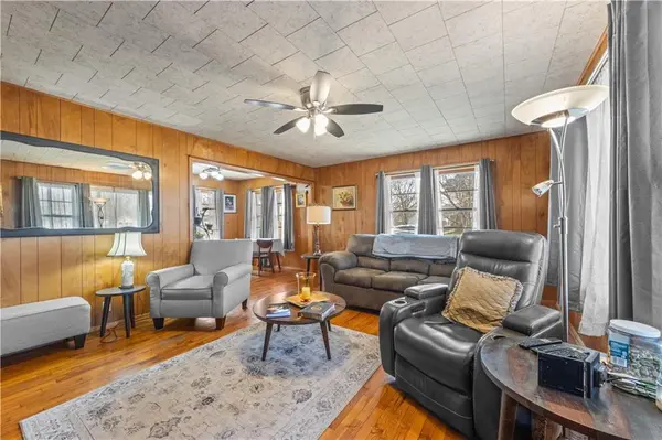 628 Maple ST, Chetopa, KS 67336