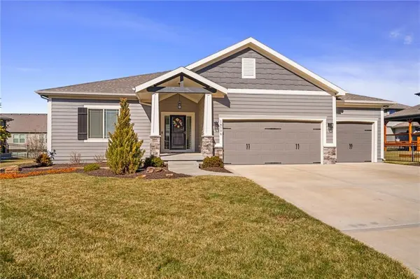 18506 W 194th TER, Spring Hill, KS 66083