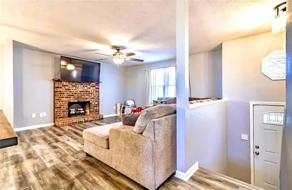 1127 NE 15th Road RD, Knob Noster, MO 65336