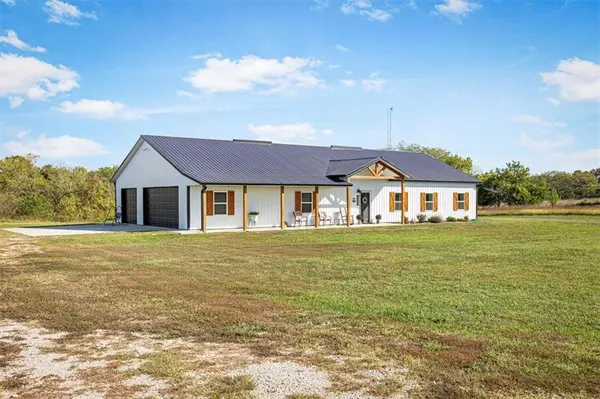 6409 Gracie LN, Odessa, MO 64076
