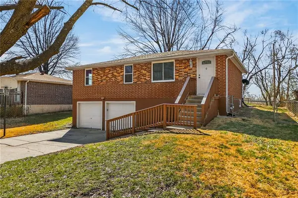 5909 NE 45th TER, Kansas City, MO 64117