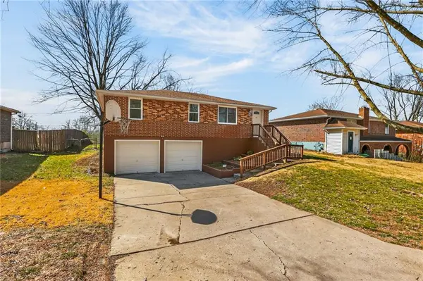 5909 NE 45th TER, Kansas City, MO 64117