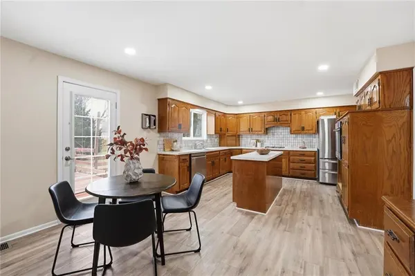 8417 W 113th TER, Overland Park, KS 66210