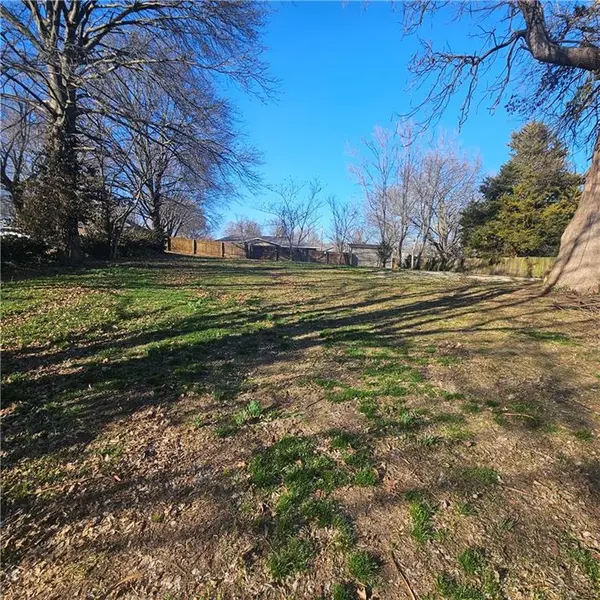 1904 Taylor ST, Lexington, MO 64067