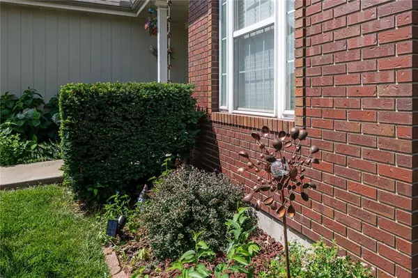 606 Briar LN, Kearney, MO 64060